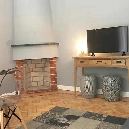 Garden Center Apartment *